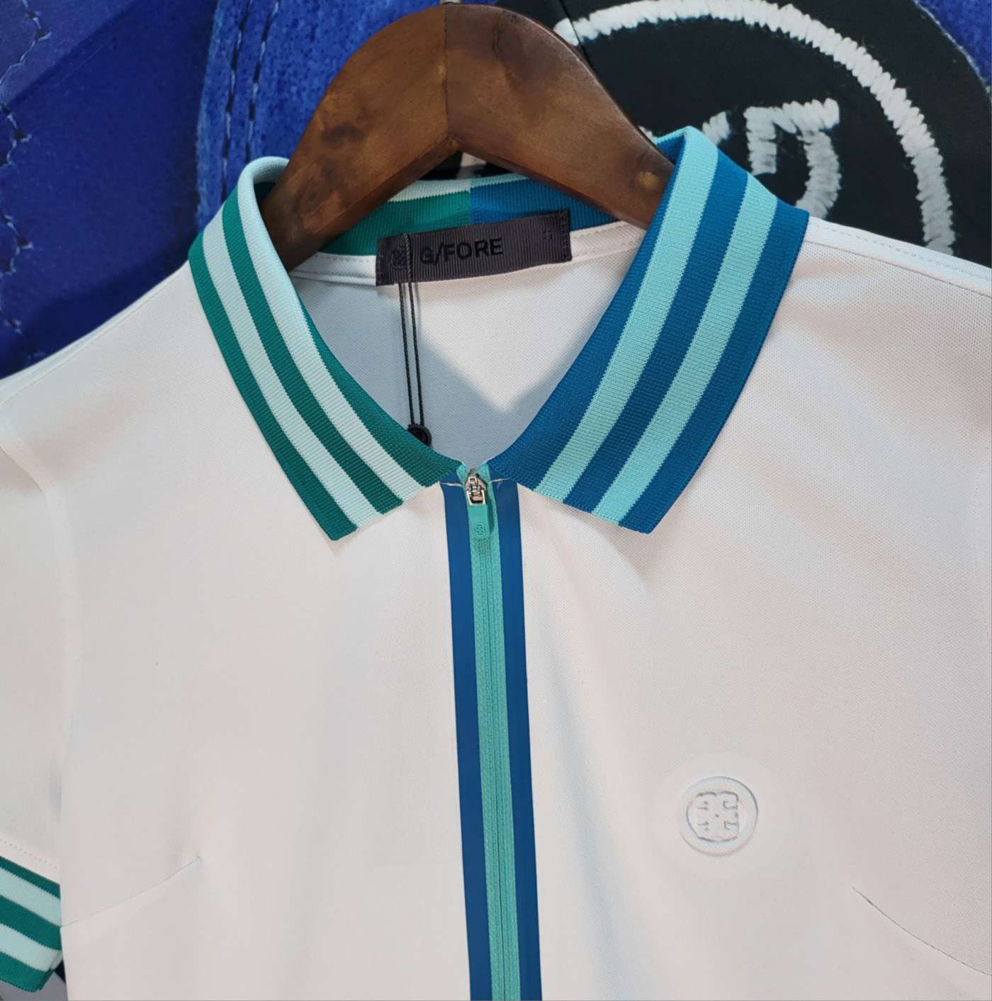 지포어 CONTRAST EMBOSSED LOGO 여성 골프 반팔티