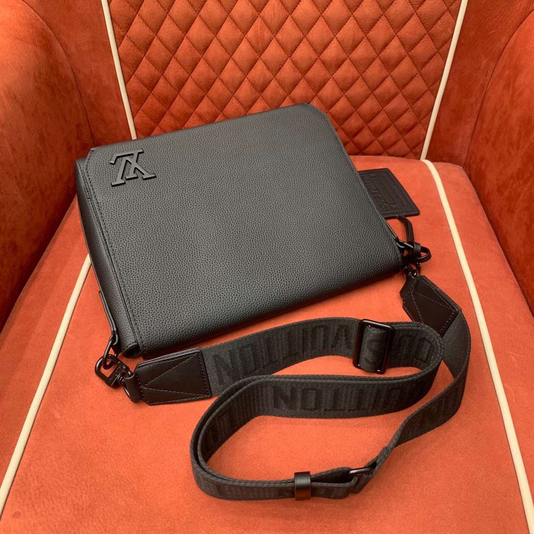 루이비통 Aerogram Messenger 남성 블랙 가방