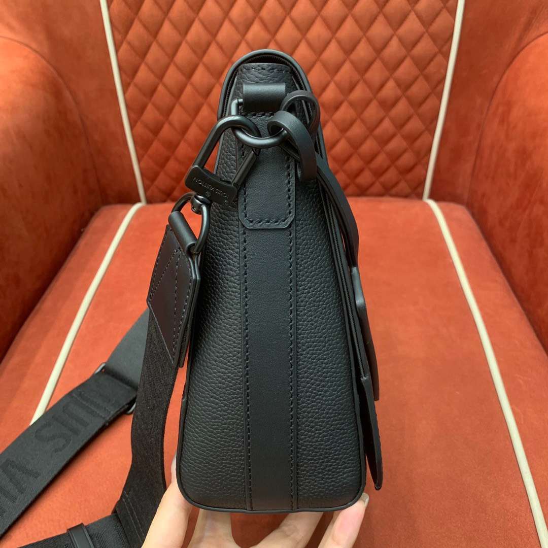 루이비통 Aerogram Messenger 남성 블랙 가방