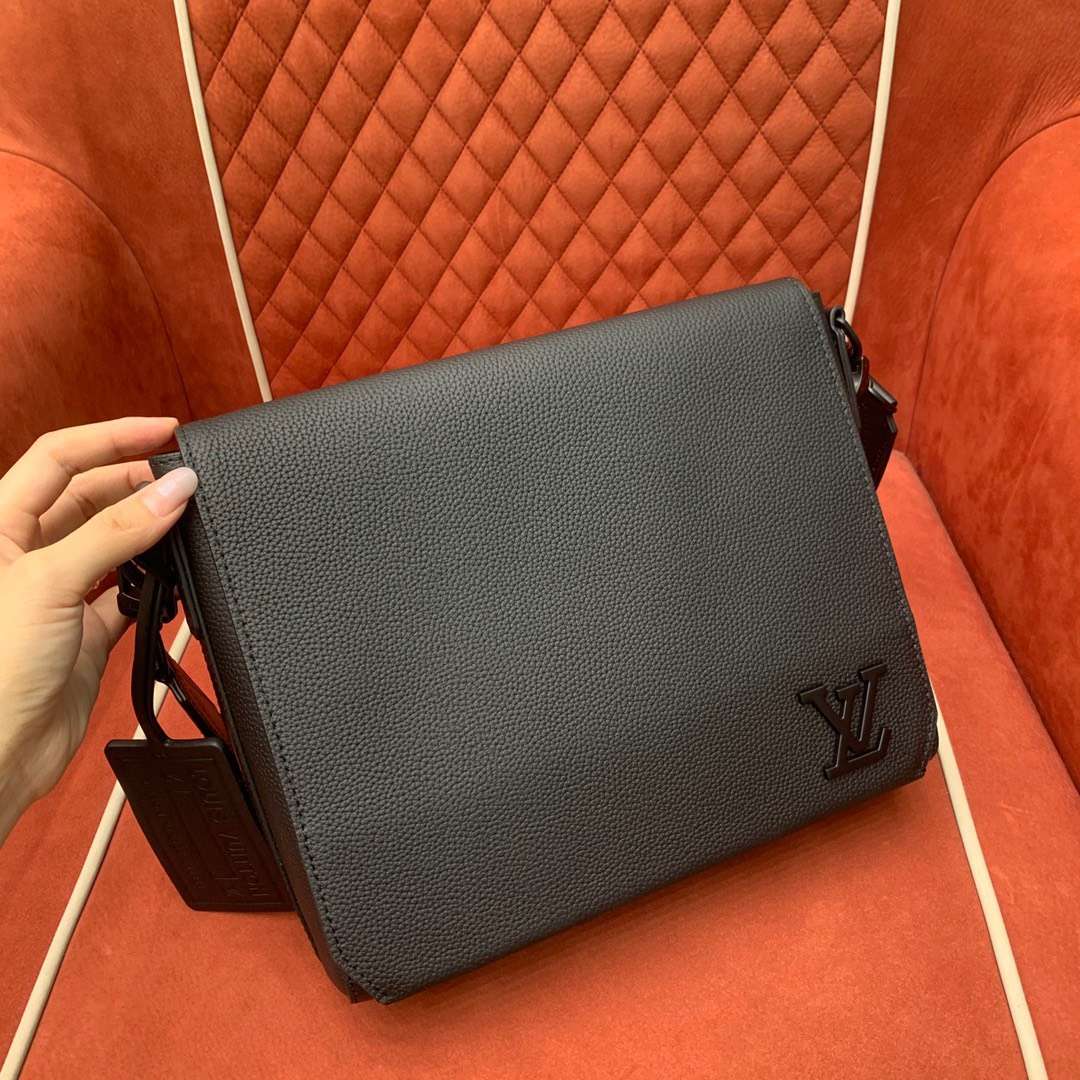 루이비통 Aerogram Messenger 남성 블랙 가방