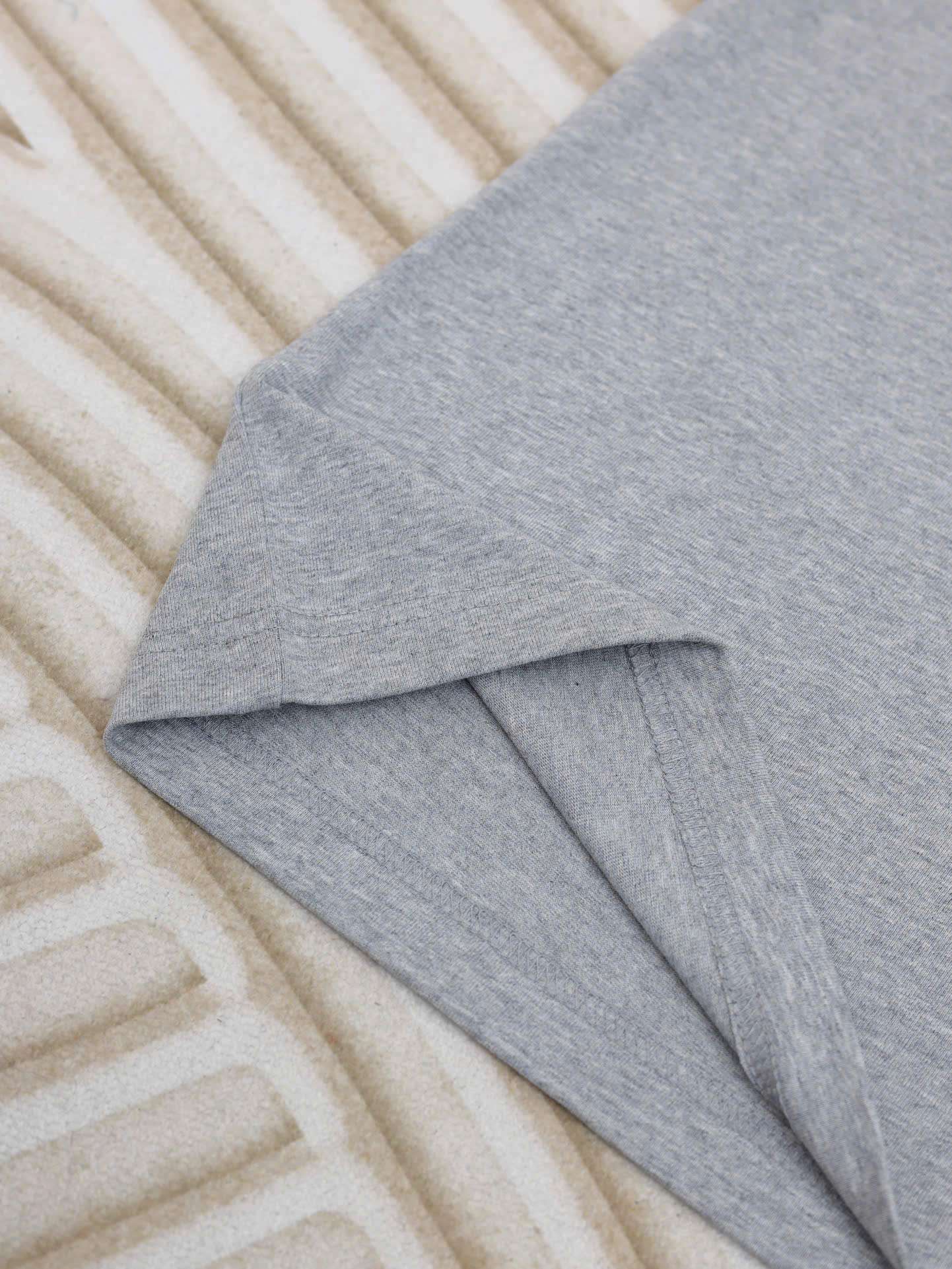 디올 DIOR 자수 남여공용 반팔티 (2컬러)