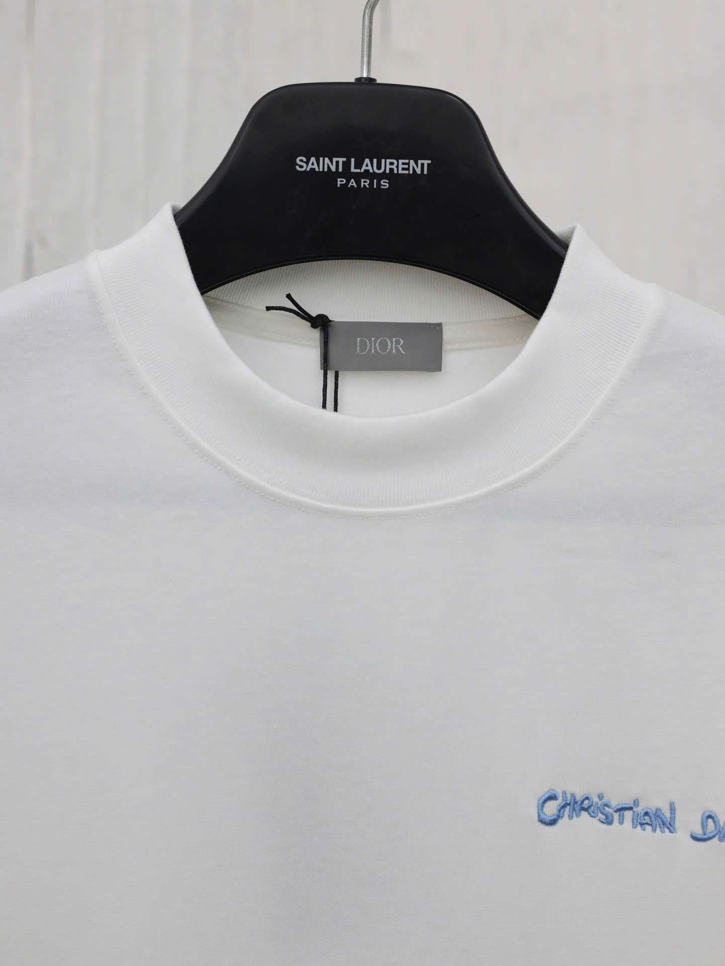 디올 DIOR 자수 남여공용 반팔티 (2컬러)