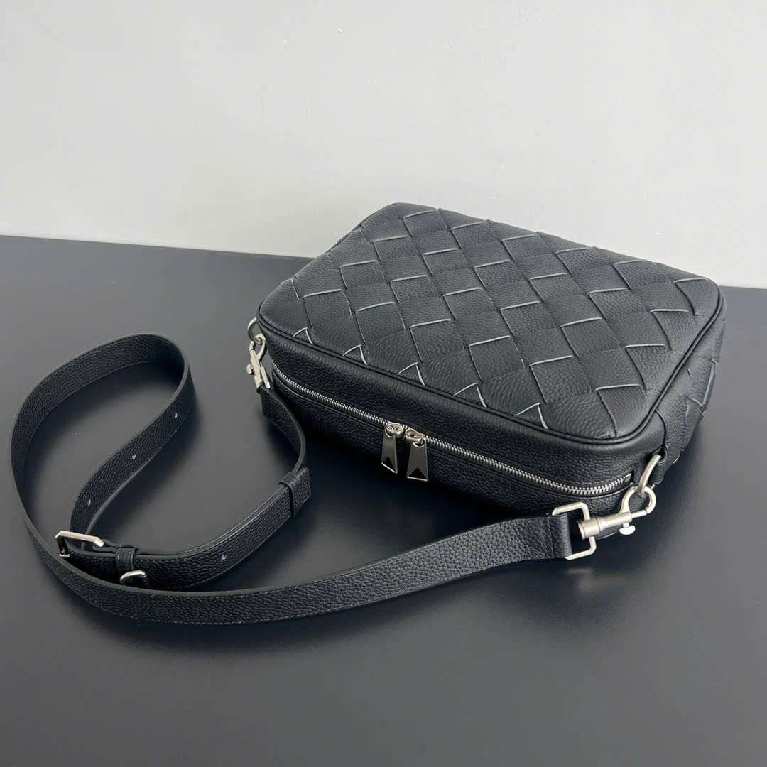 보테가 MEDIUM INTRECCIATO 남성 가방