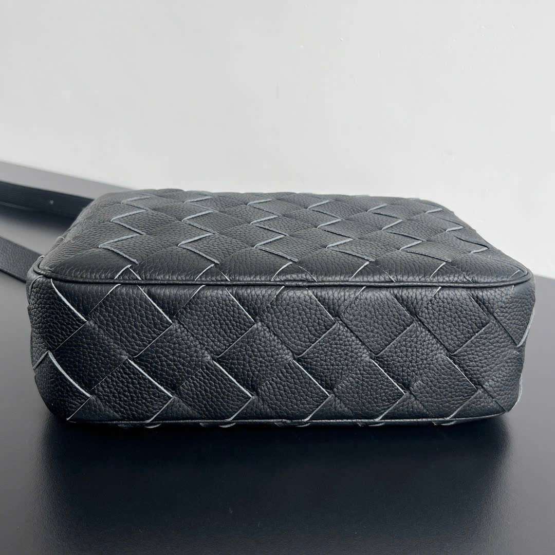 보테가 MEDIUM INTRECCIATO 남성 가방