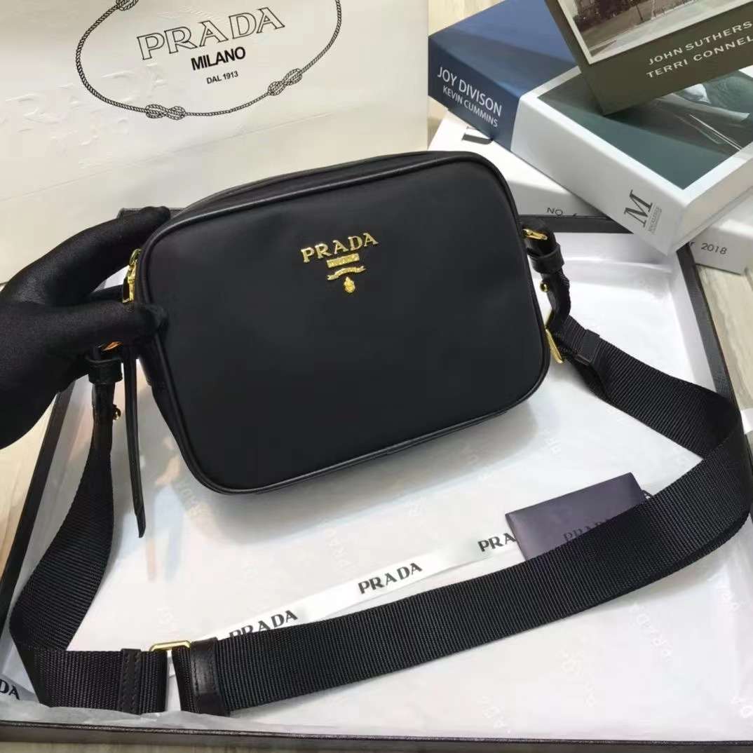프라다 포코노 남여공용 크로스백