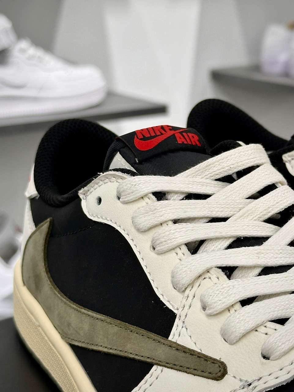 나이키 Travis Scott x Air Jordan 1 Low 남여공용 신발 (A급/프리미엄급)