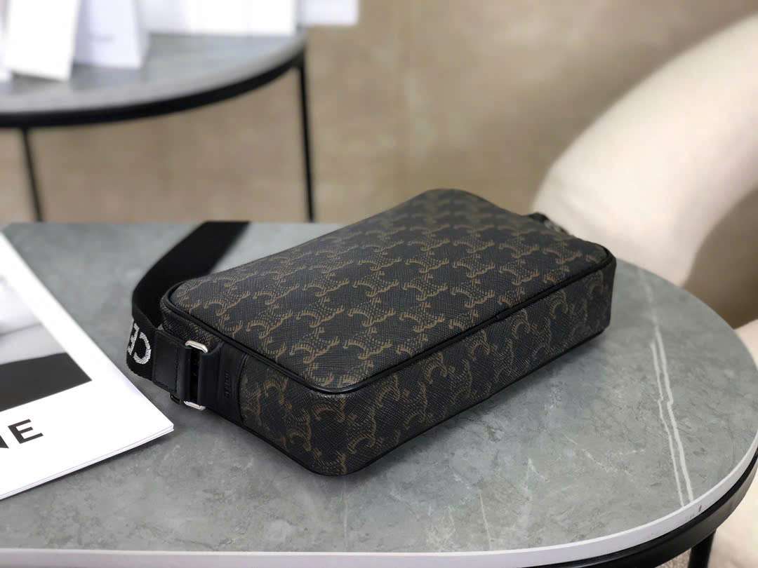 셀린느 트리오페 캔버스 미디엄 남성 가방