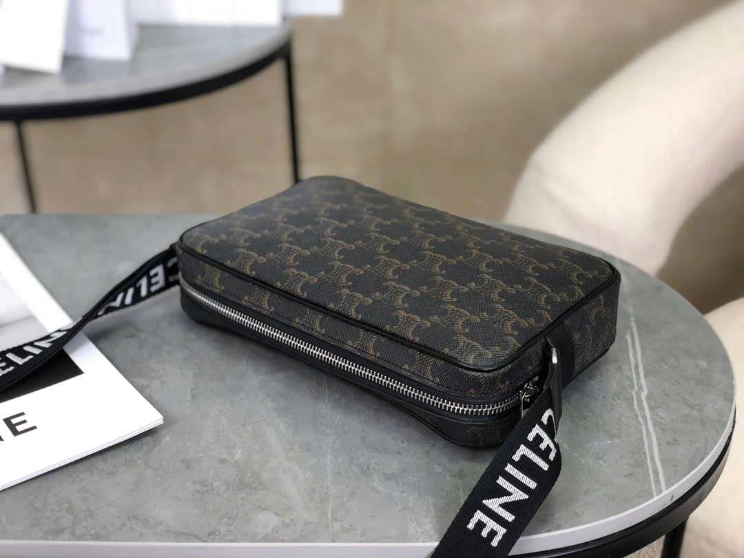 셀린느 트리오페 캔버스 미디엄 남성 가방