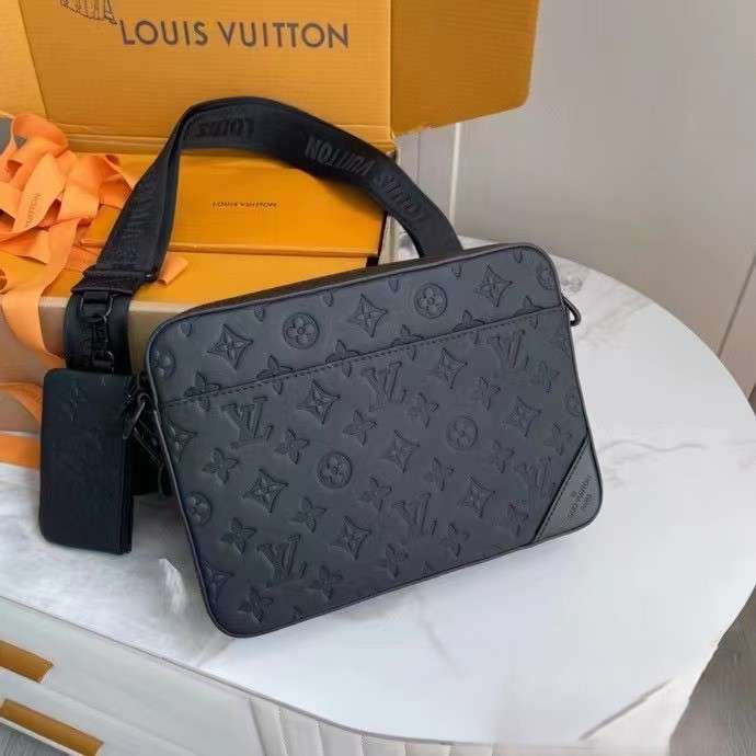 루이비통 듀어 메신저 블랙 남성 크로스백