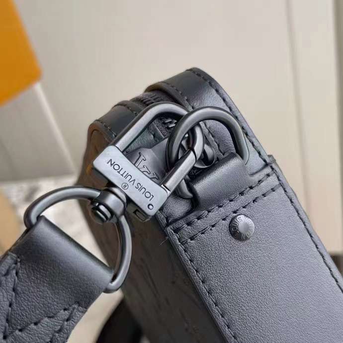 루이비통 듀어 메신저 블랙 남성 크로스백