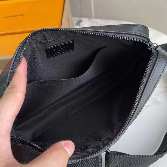 루이비통 듀어 메신저 블랙 남성 크로스백