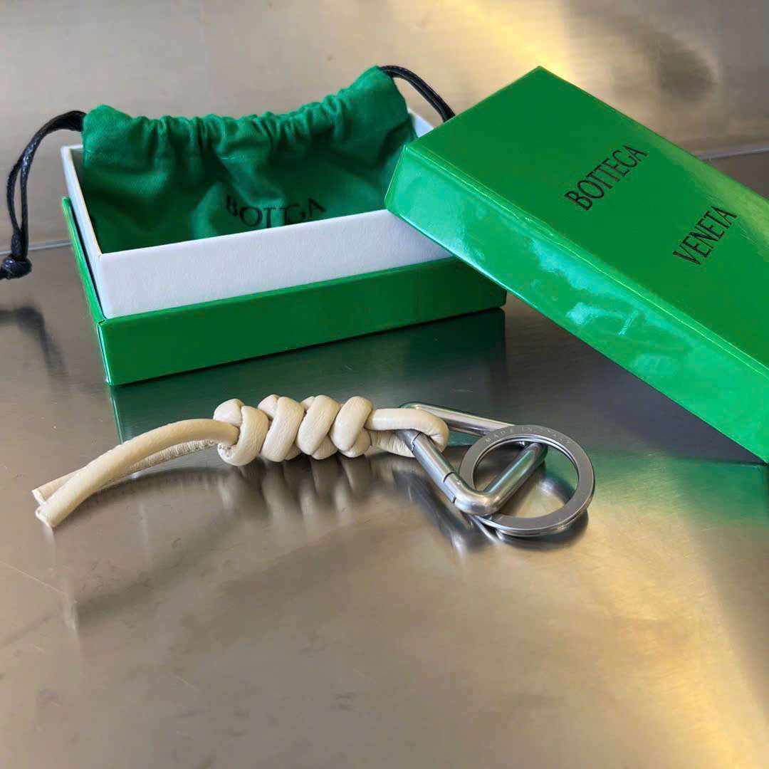 보테가베네타 트라이앵글 키링 (4컬러)