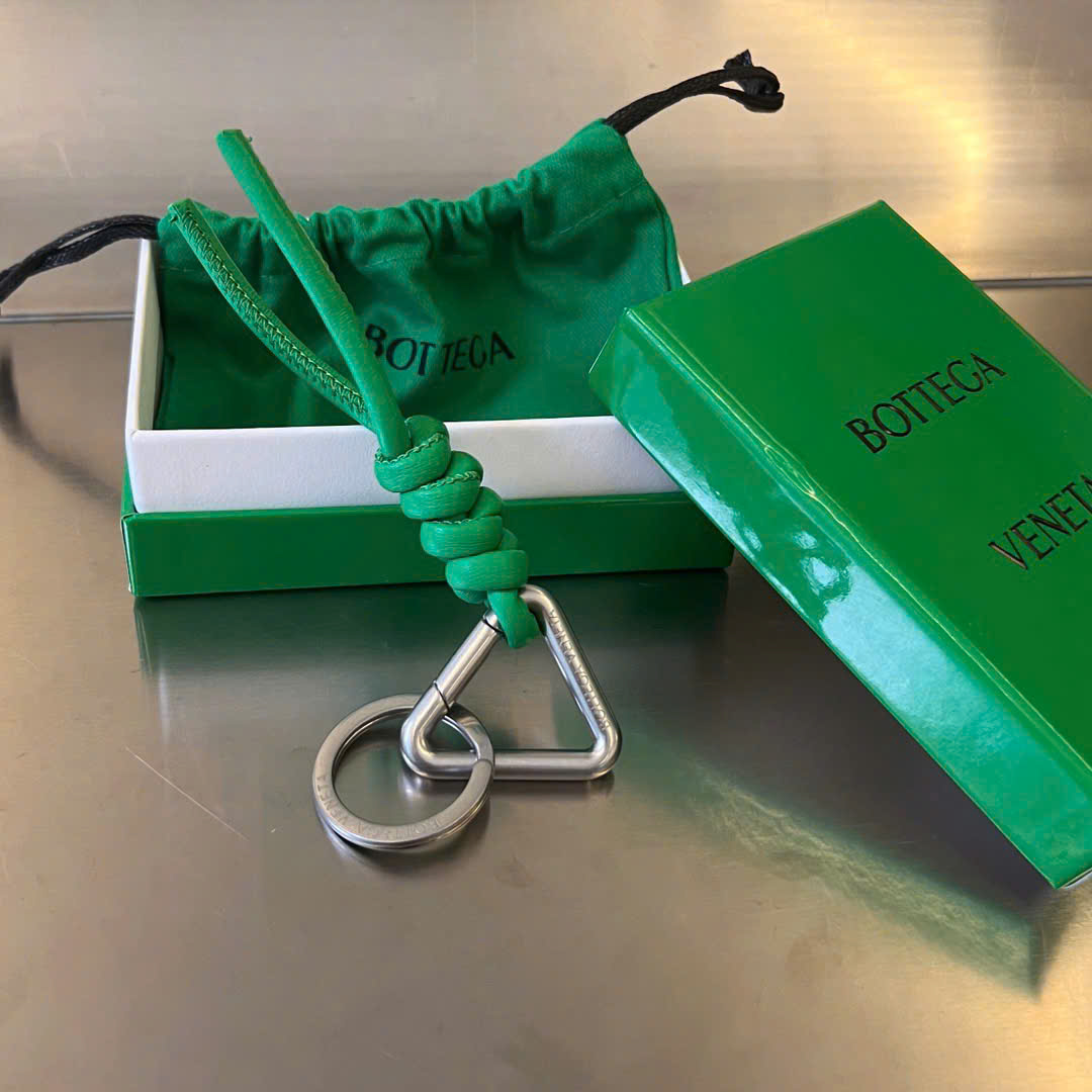 보테가베네타 트라이앵글 키링 (4컬러)