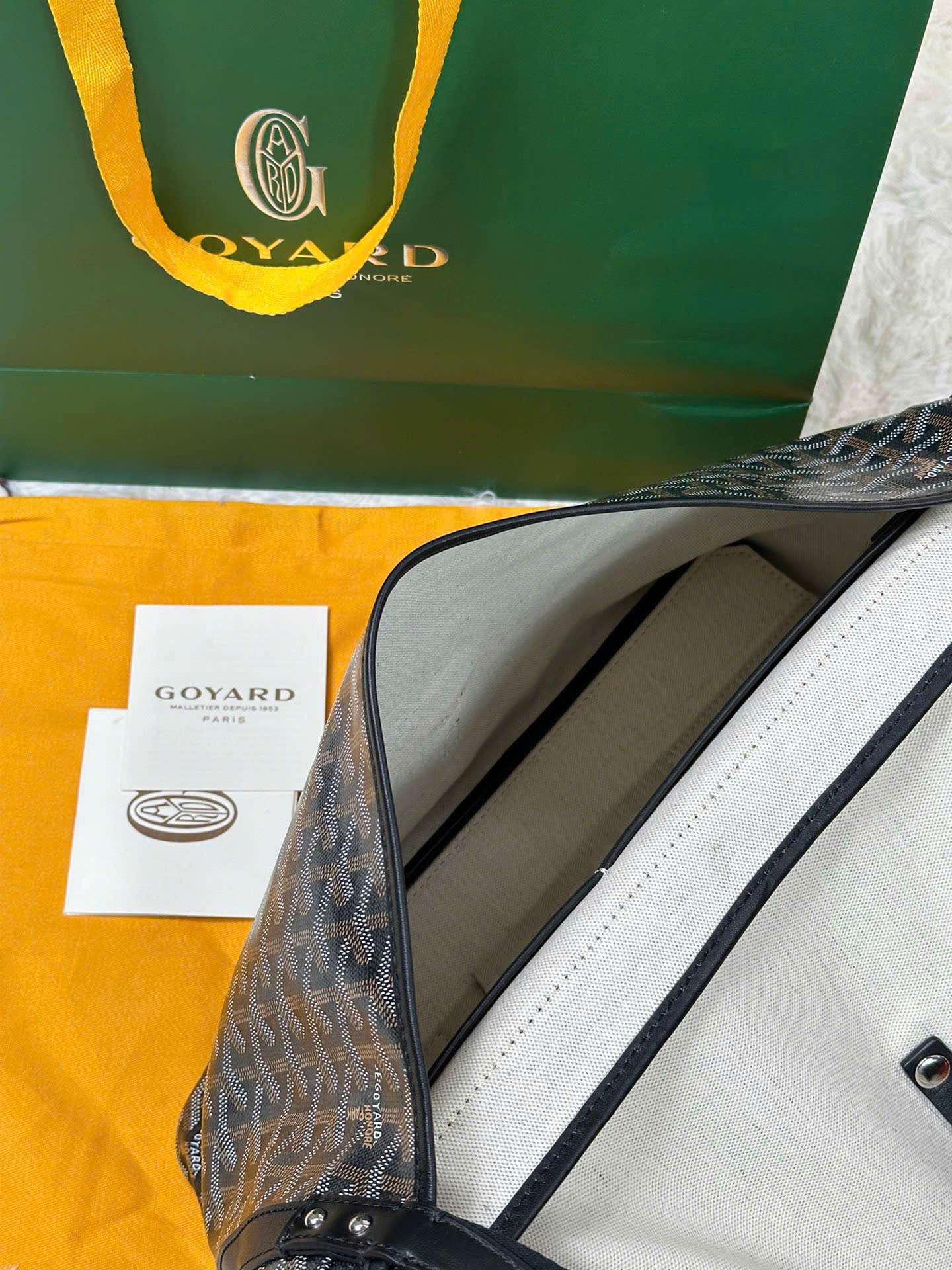 고야드 Capetien MM 남성 크로스백