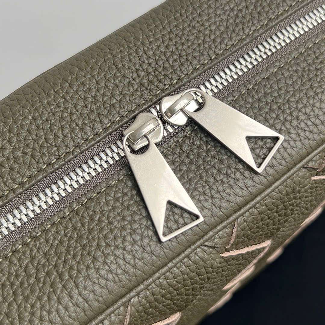 보테가 MEDIUM INTRECCIATO 남성 가방