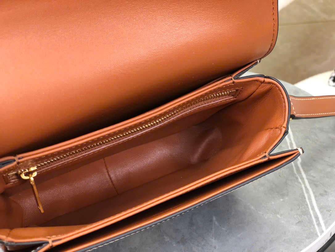 셀린느 Tan Triomph Canvas And Calfskin 여성 가방