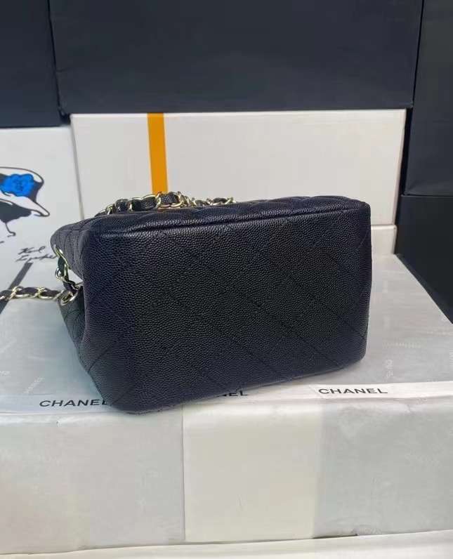 샤넬 24SS 클래식 미니 캐비어 여성 버킷백