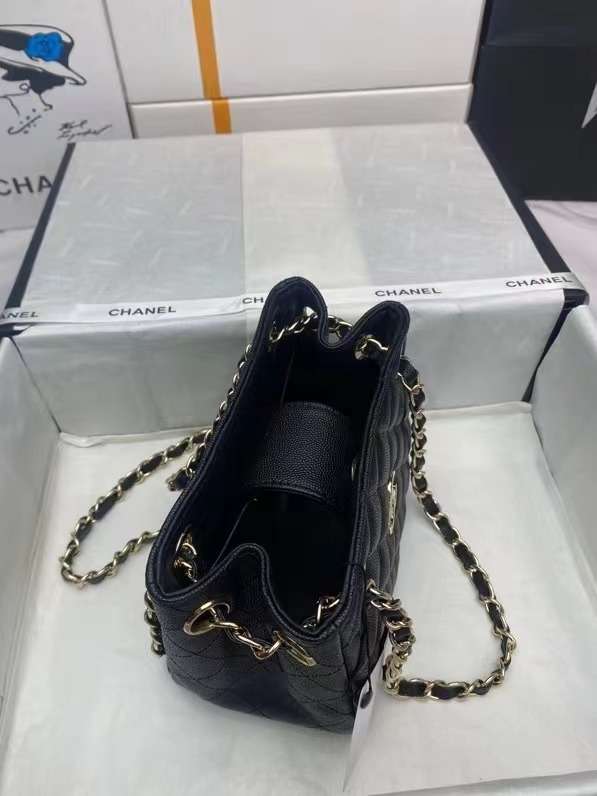 샤넬 24SS 클래식 미니 캐비어 여성 버킷백