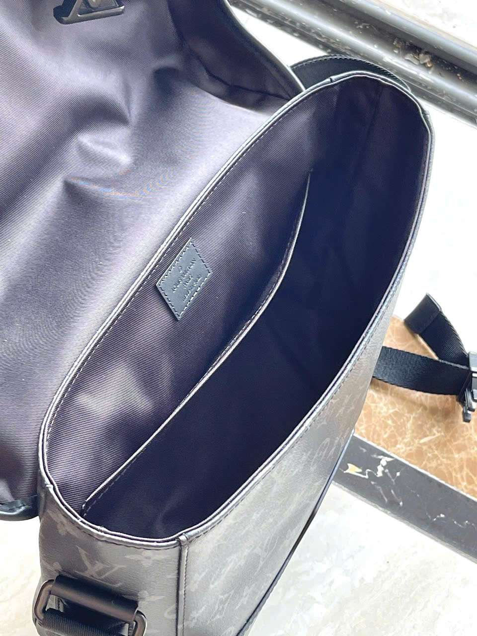 루이비통 VOYAGER MONOGRAM 남성 가방