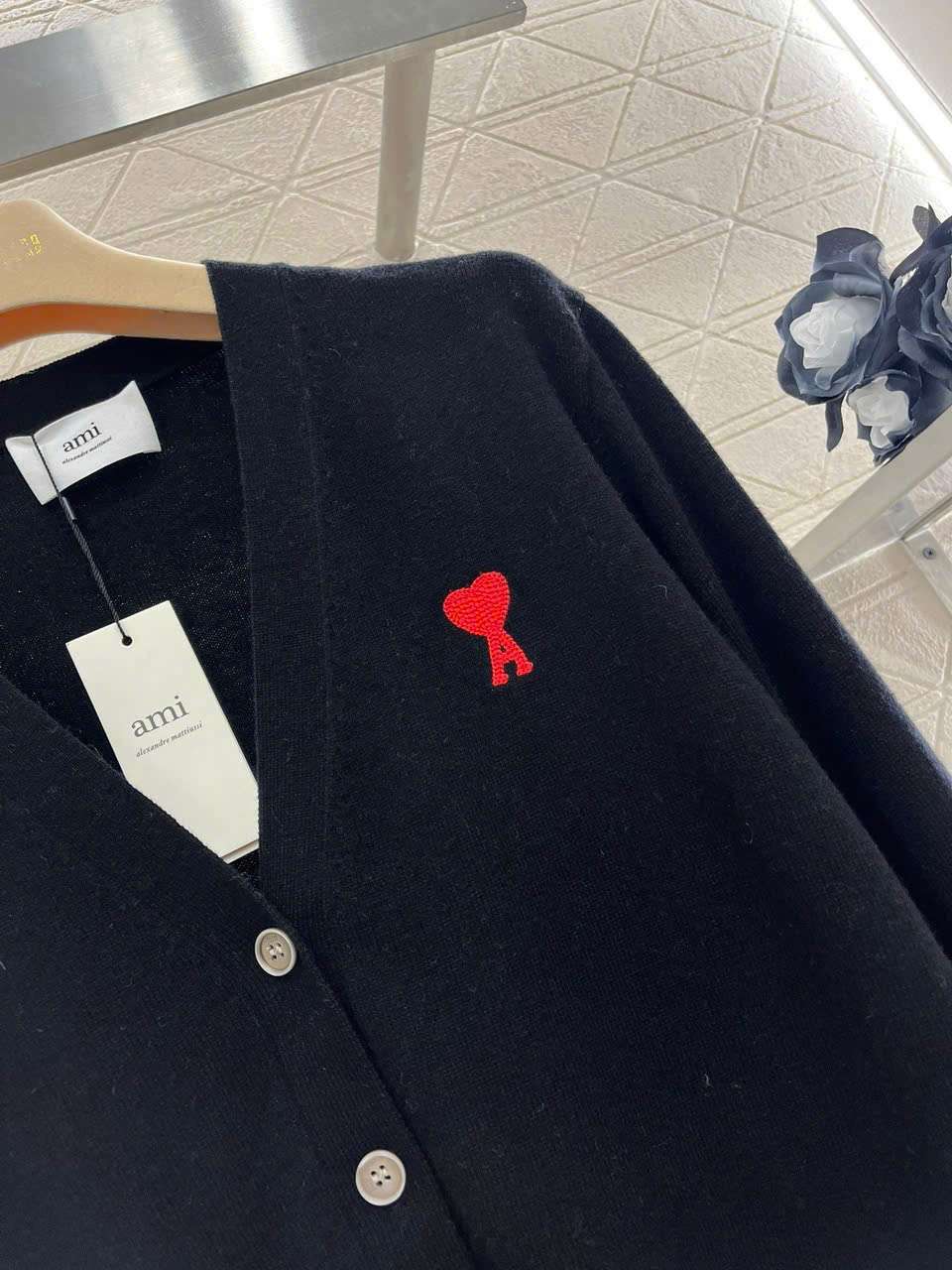 아미 하트 자수 로고 여성 가디건 (2컬러)