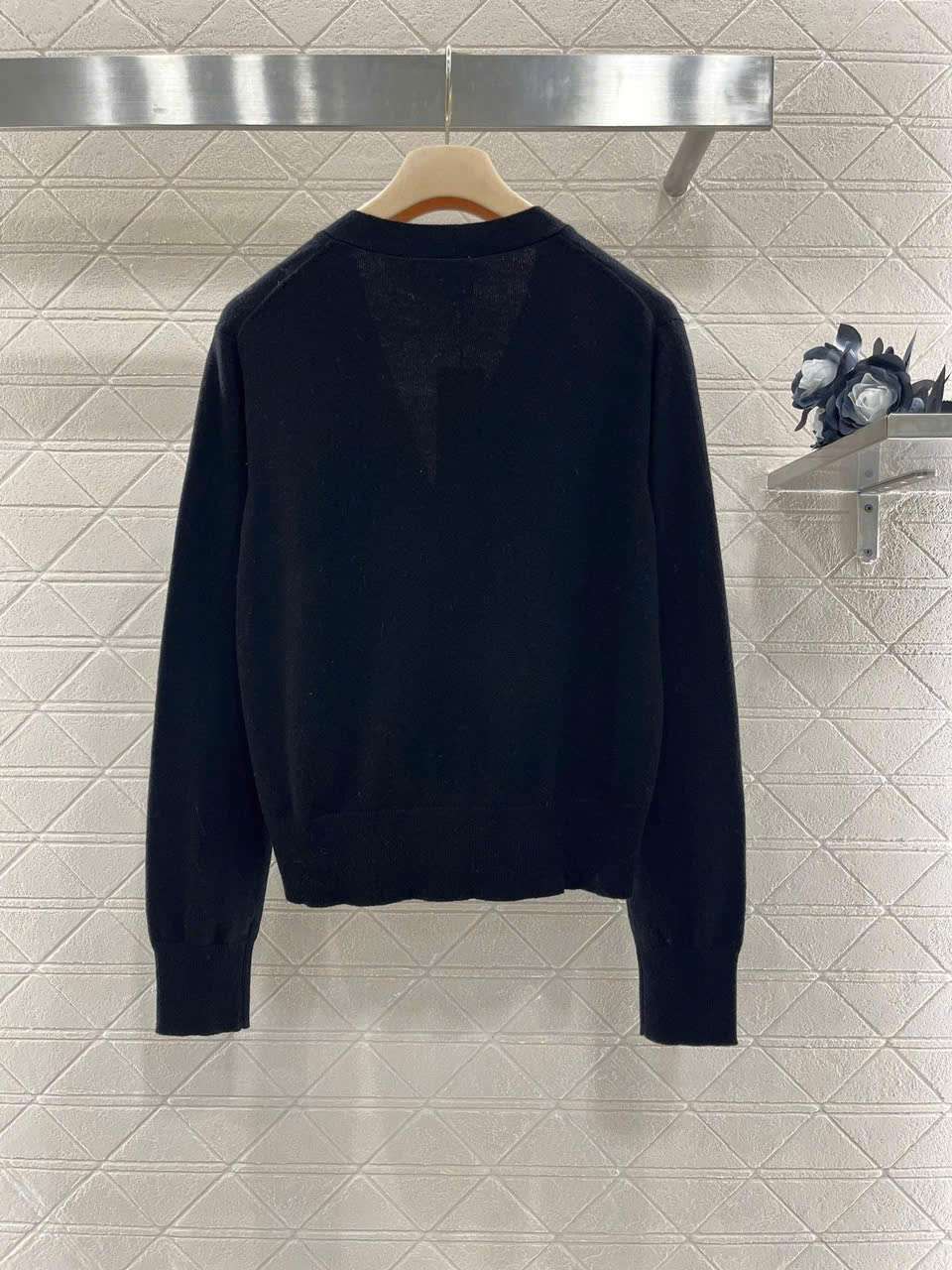 아미 하트 자수 로고 여성 가디건 (2컬러)