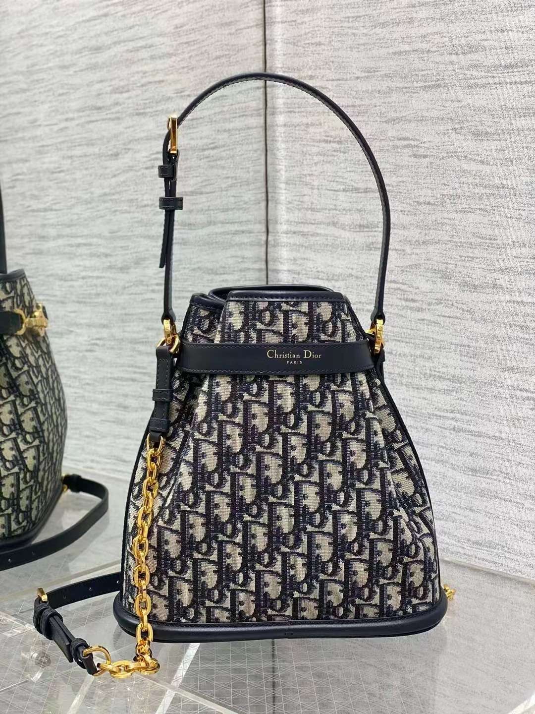 디올 Medium C'est 여성 크로스백