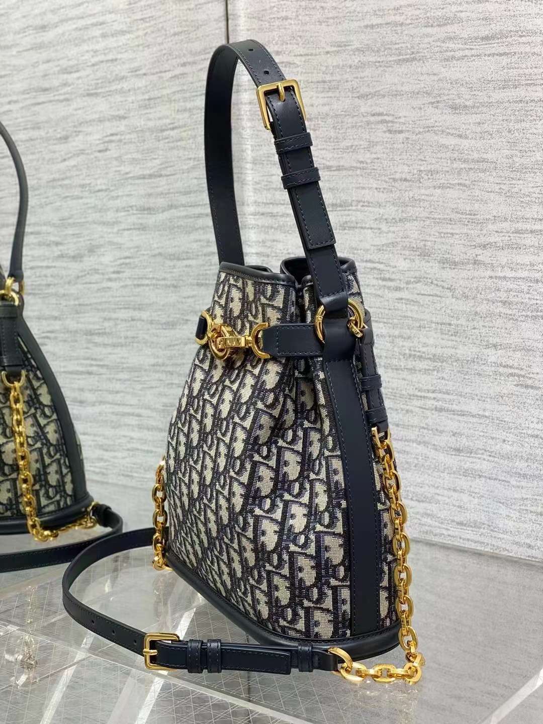 디올 Medium C'est 여성 크로스백