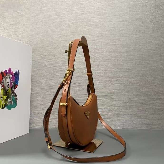 프라다 반달백 리나일론 미니 가죽 여성 숄더백