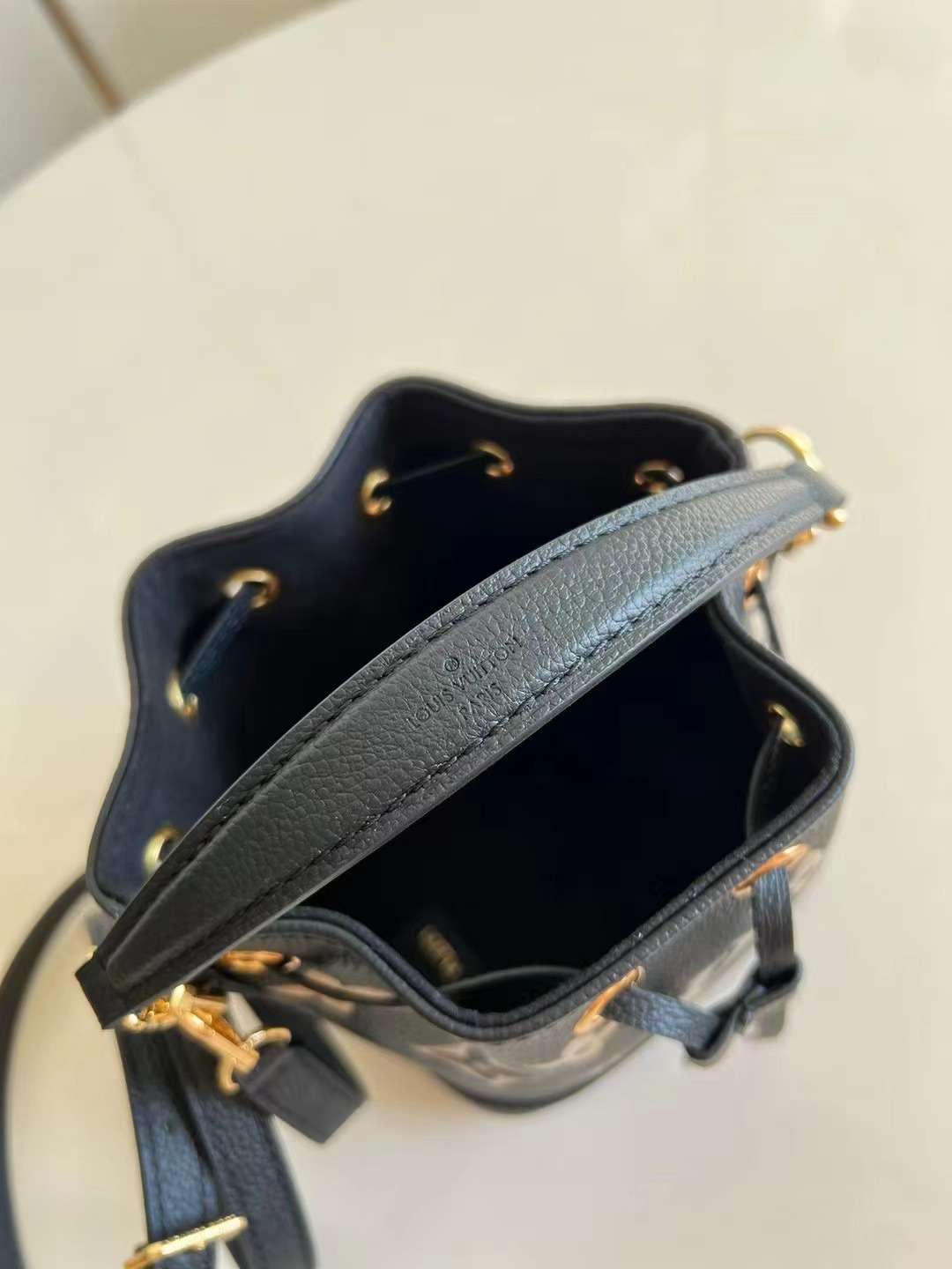 루이비통 Nano Noé Black 여성 크로스백