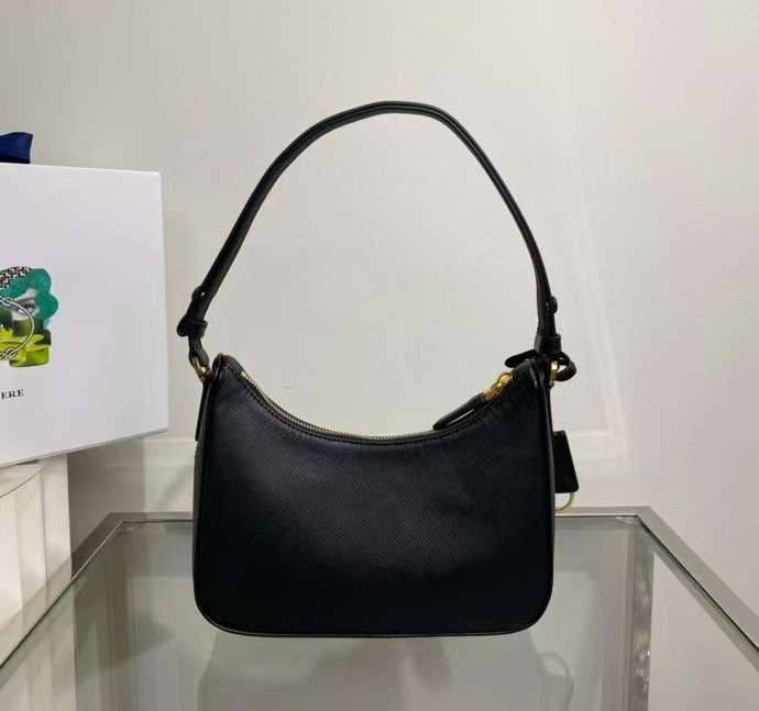 프라다 Re-Edition Saffiano 여성 호보백