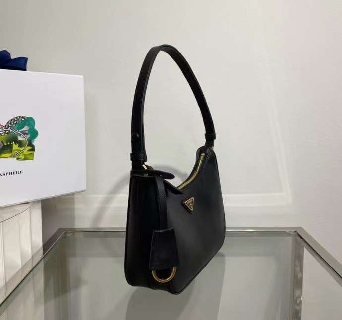 프라다 Re-Edition Saffiano 여성 호보백