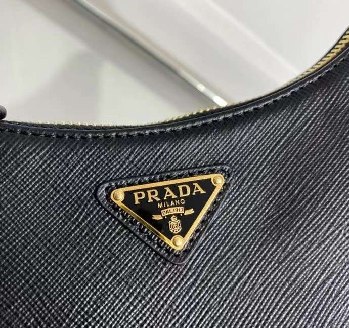 프라다 Re-Edition Saffiano 여성 호보백