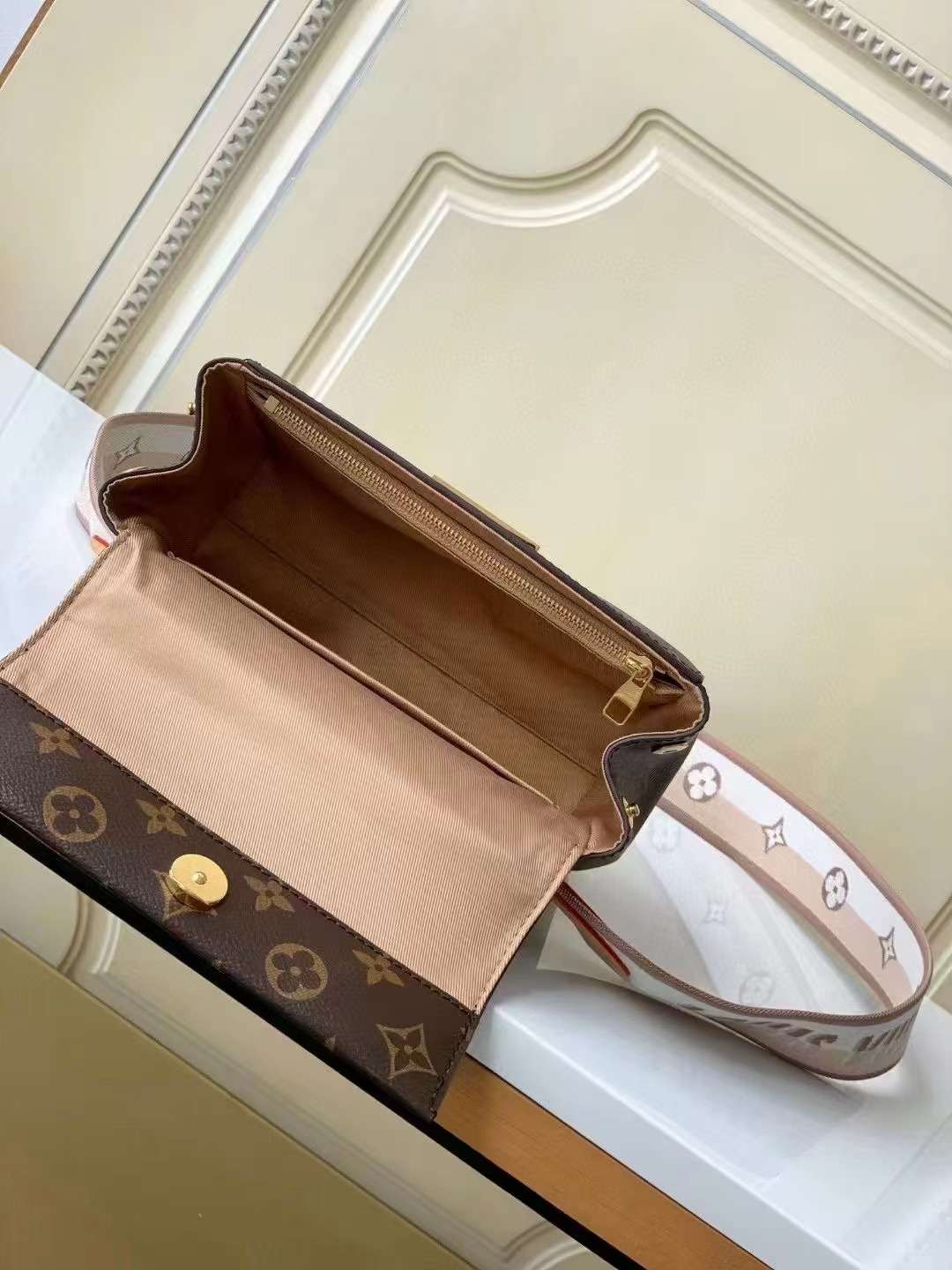 루이비통 클루니 미니 모노느램 여성 크로스백