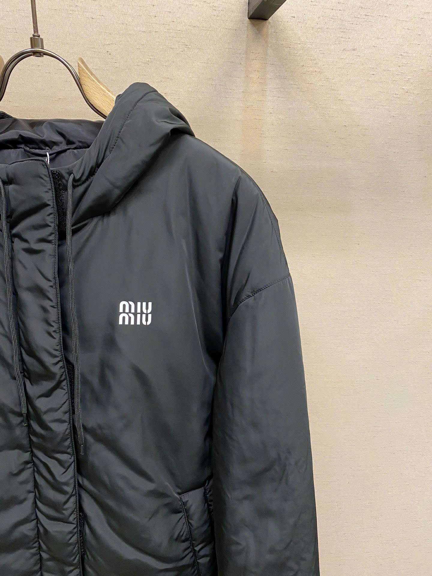 미우미우 가슴 로고 남성 바람막이