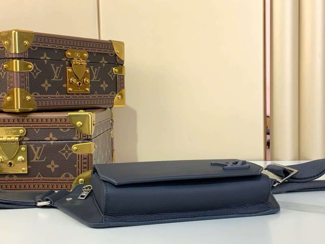 루이비통 Takeoff Aerogram 남성 크로스백