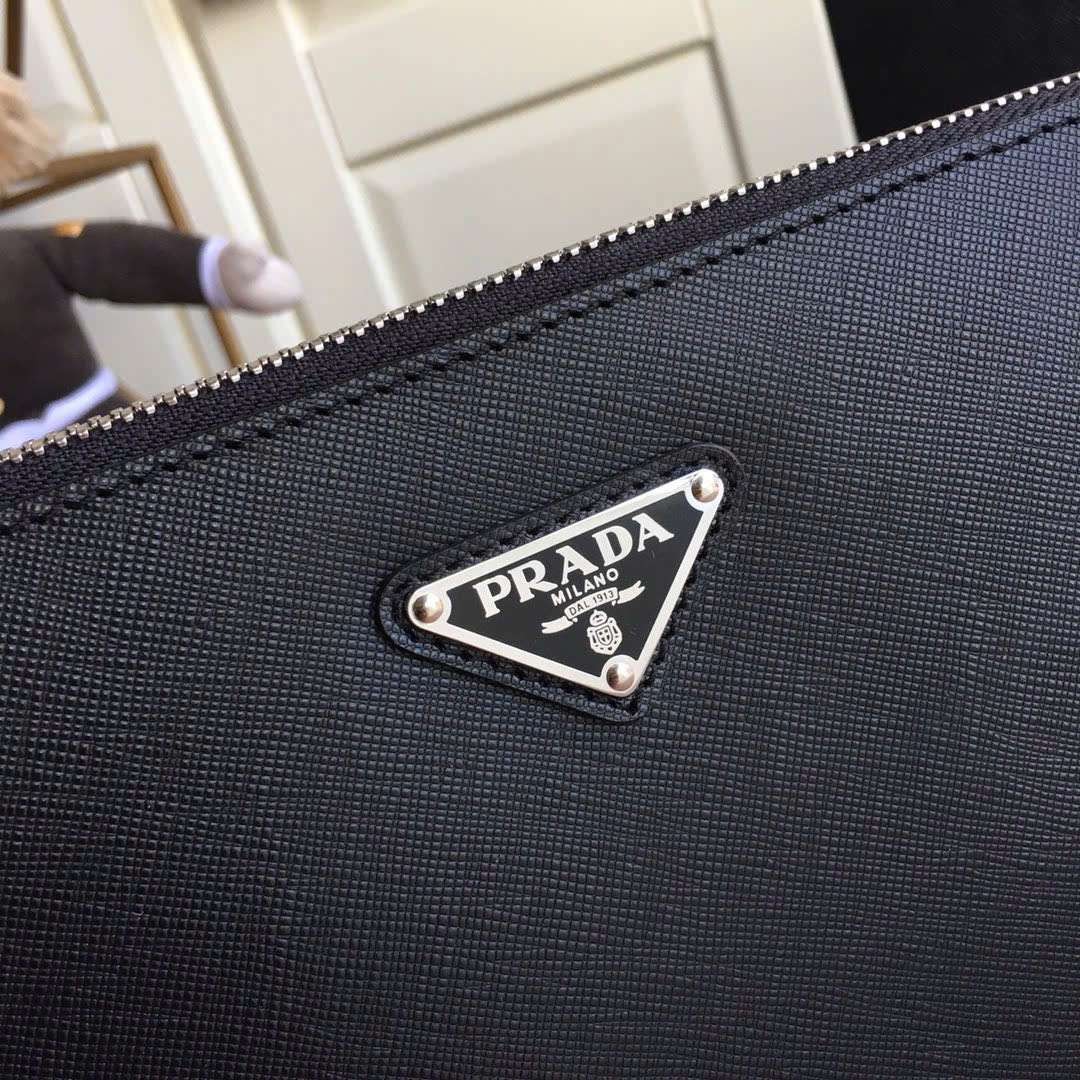 프라다 삼각 로고 남성 클러치