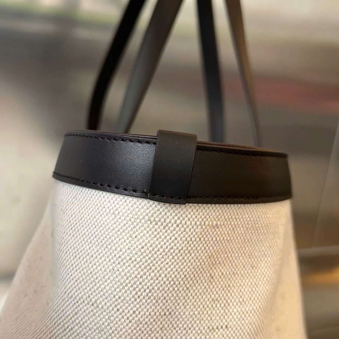 보테가 Medium Flip Flap 여성 토트백