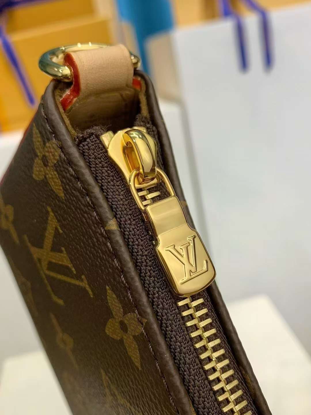 루이비통 포쉐트 티레트 여성 숄더백