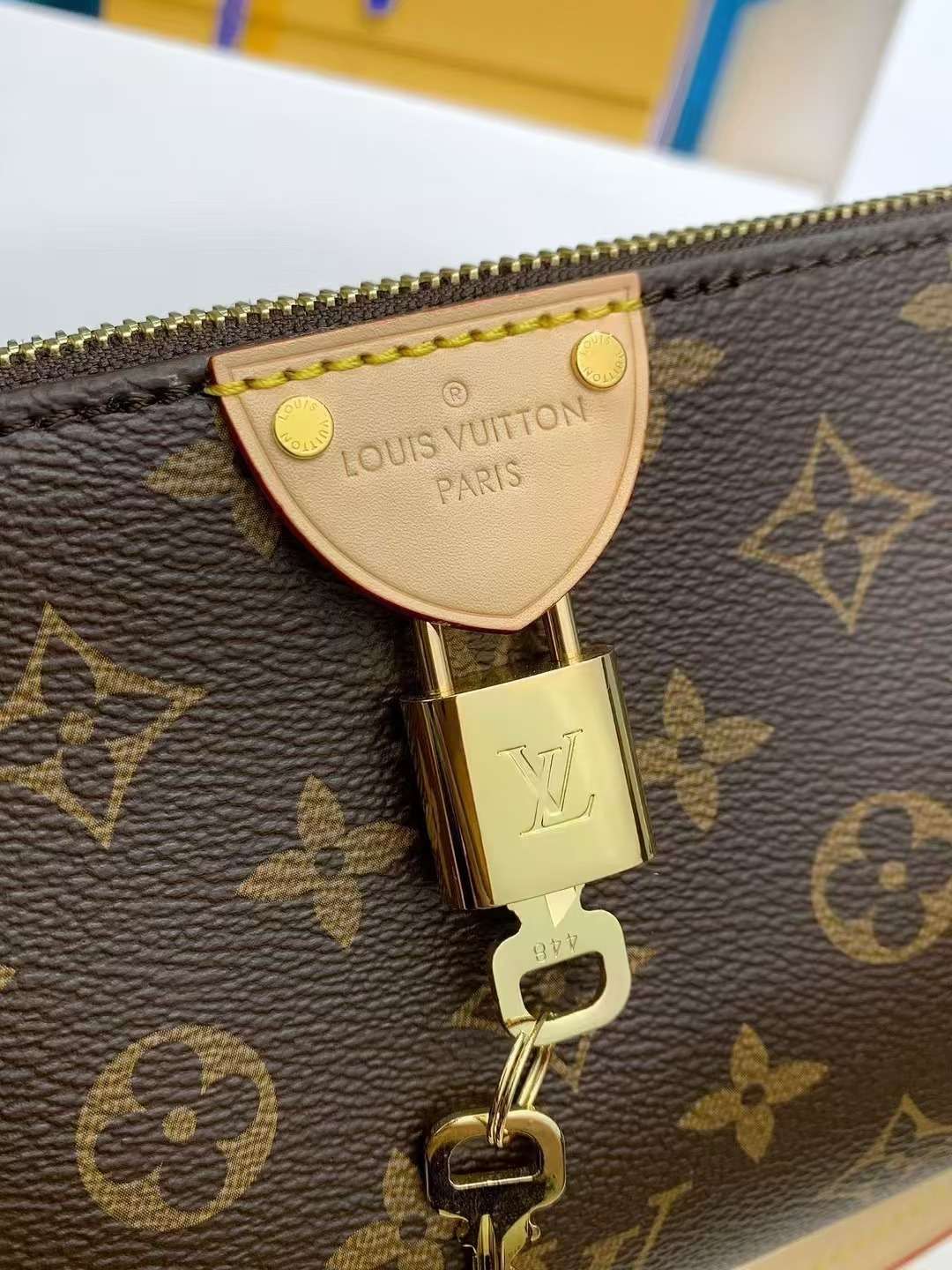 루이비통 포쉐트 티레트 여성 숄더백