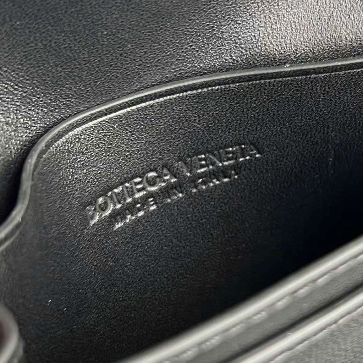 보테가 인트레치아토 명함 지갑