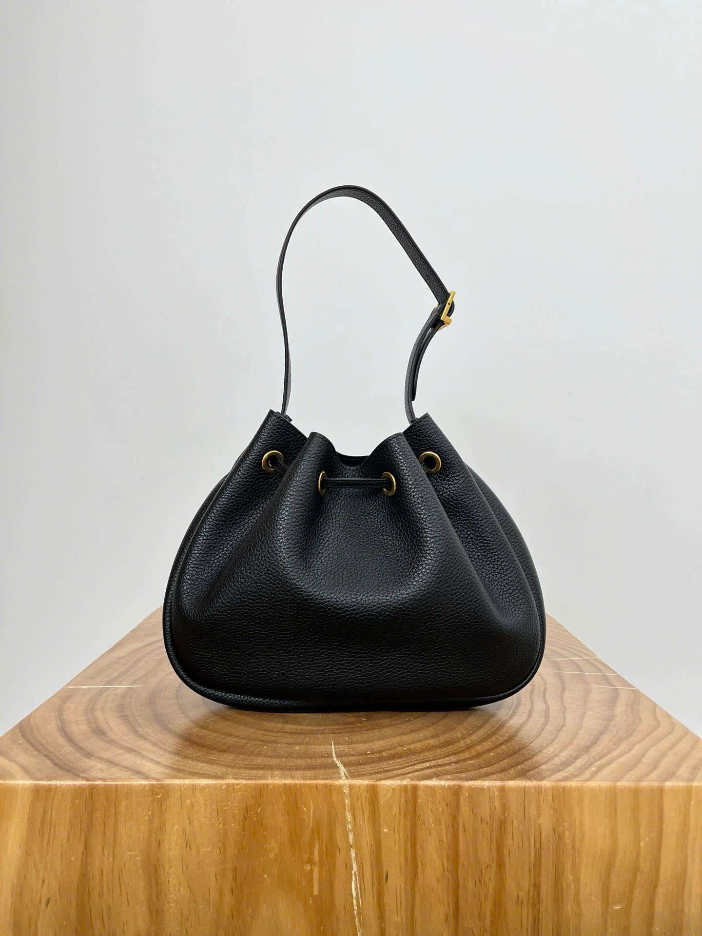 입생로랑 PARIS VII 스몰 여성 호보백