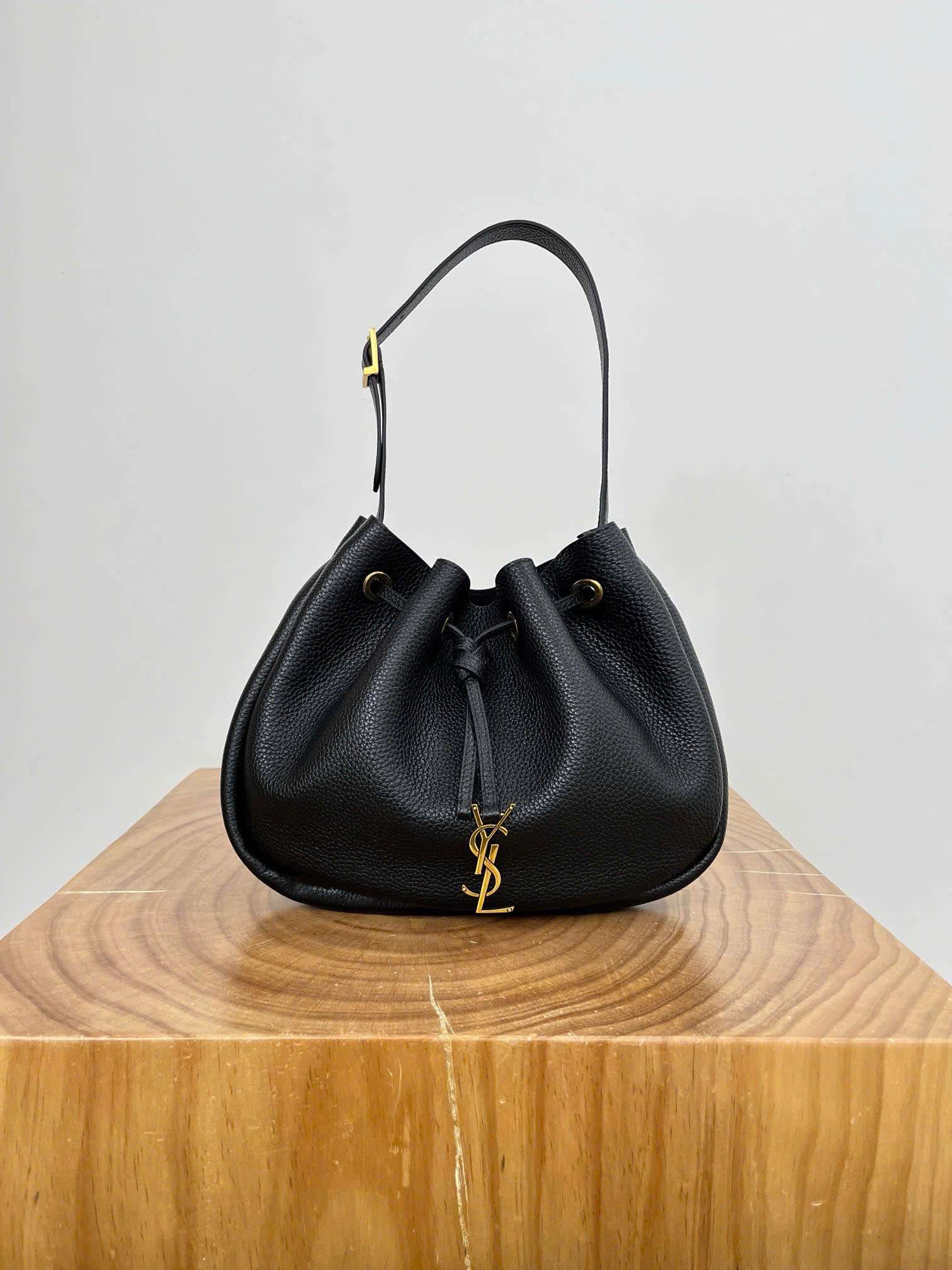 입생로랑 PARIS VII 스몰 여성 호보백