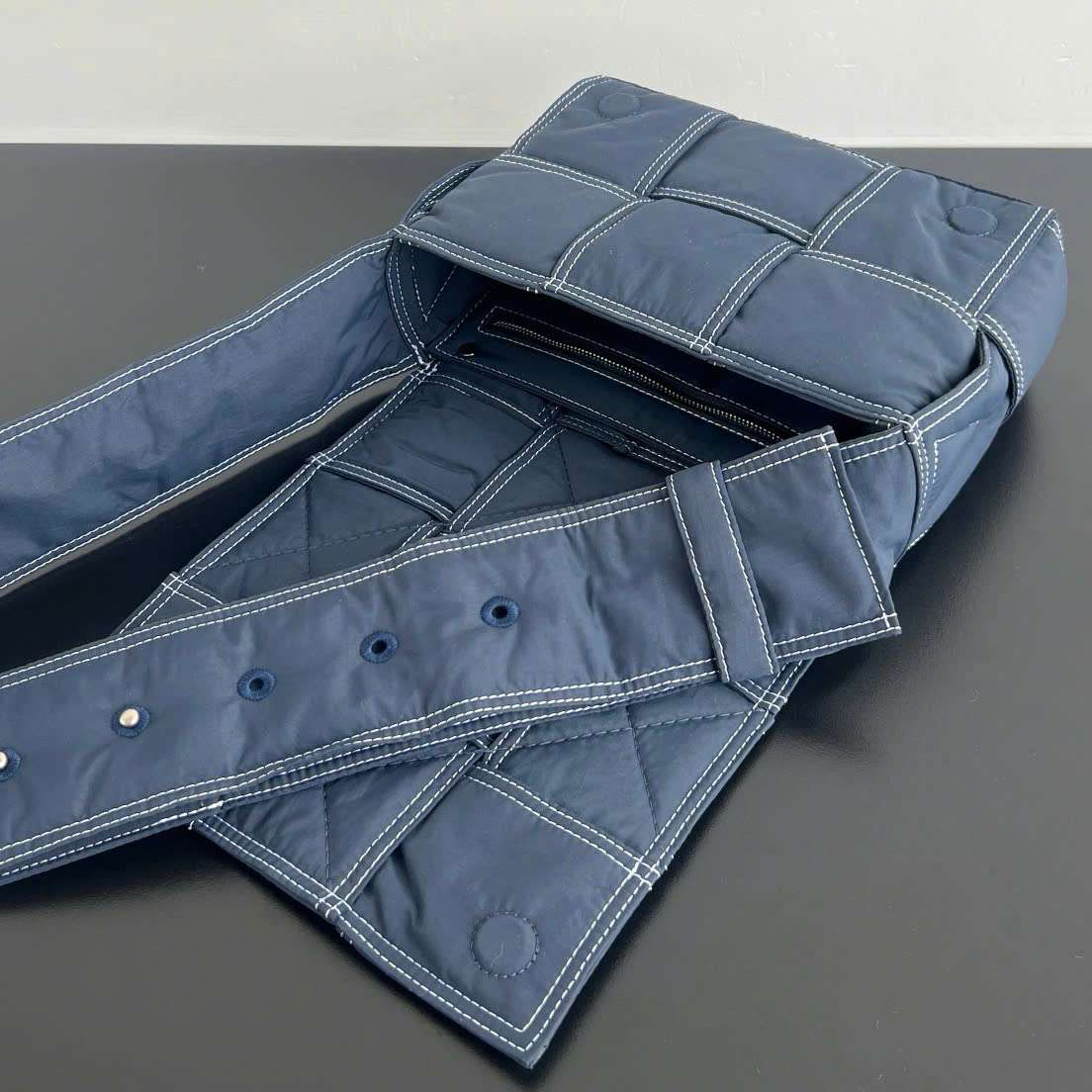 보테가 Small Tech Cassette 남여공용 크로스백