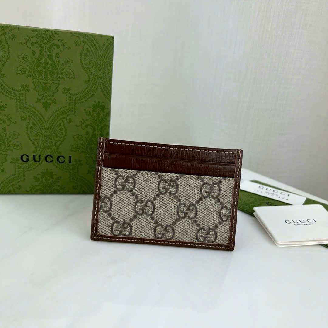 구찌 Interlocking 여성 카드 지갑