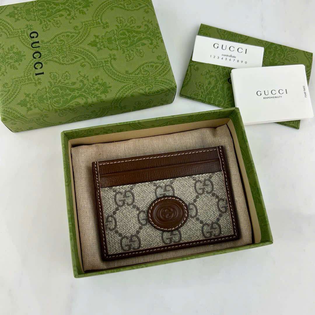 구찌 Interlocking 여성 카드 지갑