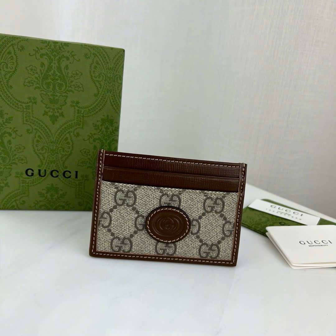 구찌 Interlocking 여성 카드 지갑