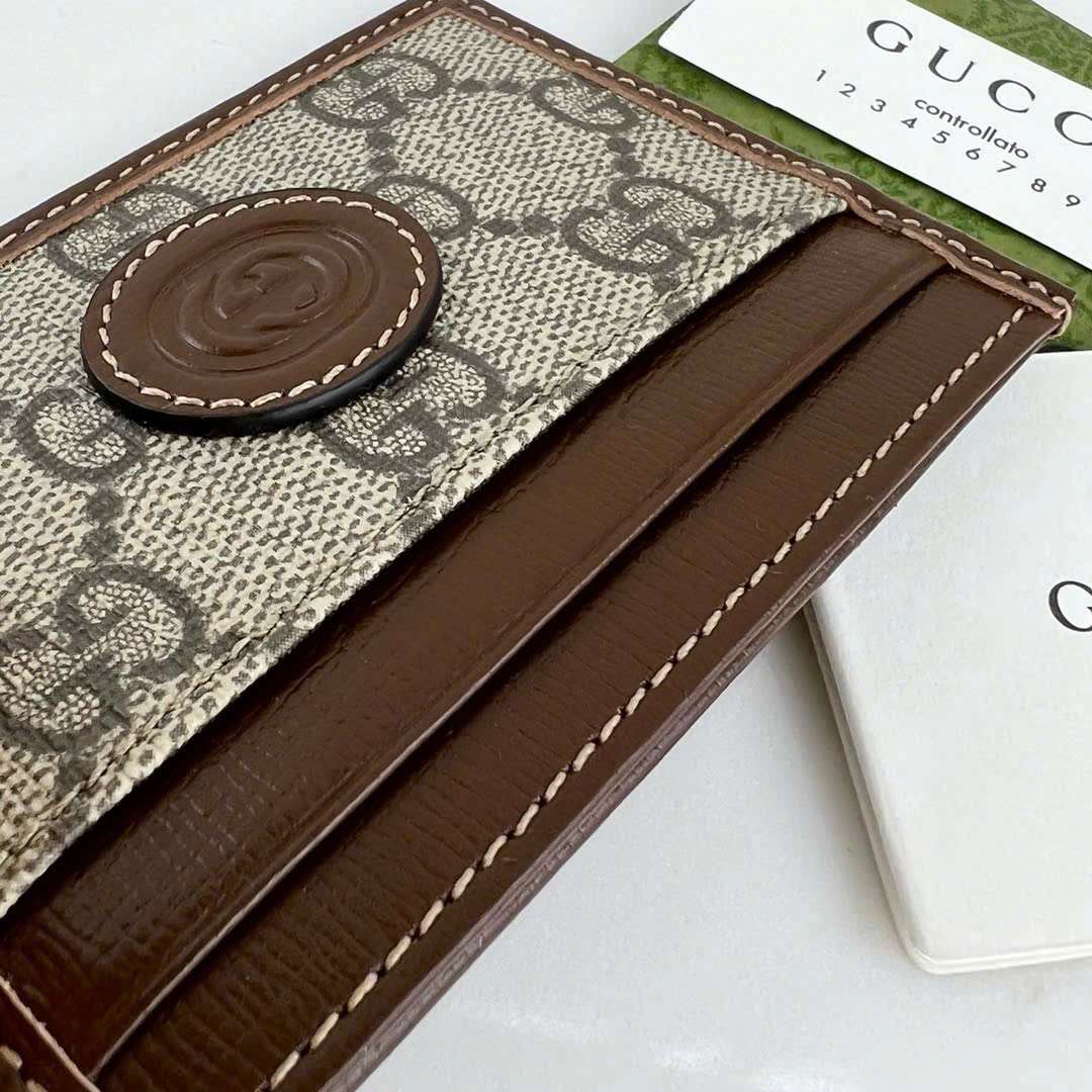 구찌 Interlocking 여성 카드 지갑