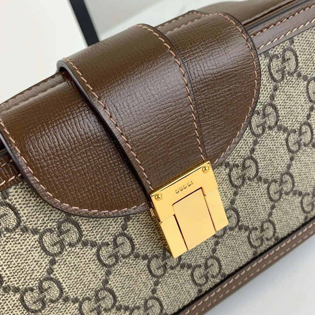 구찌 CLASP CLOSURE 여성 크로스백