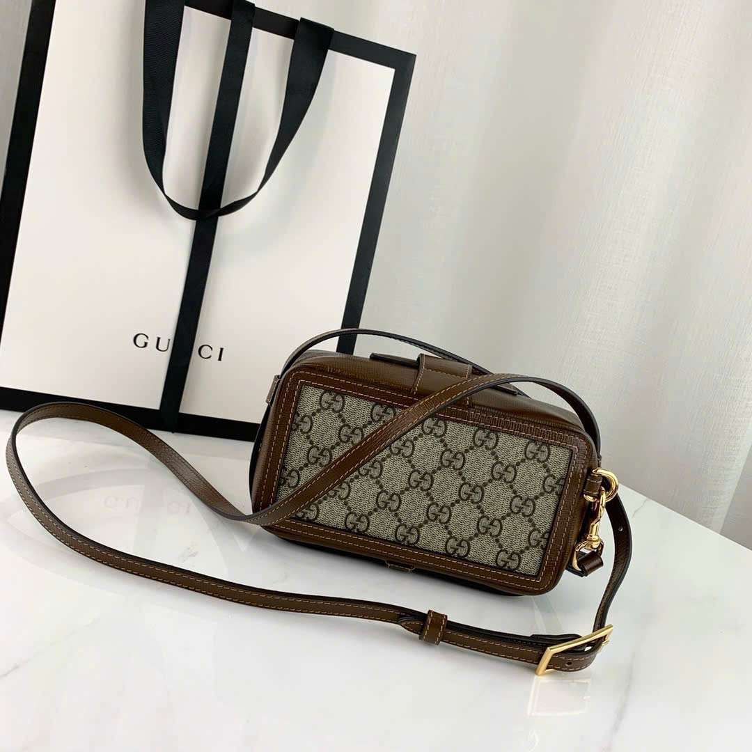 구찌 CLASP CLOSURE 여성 크로스백