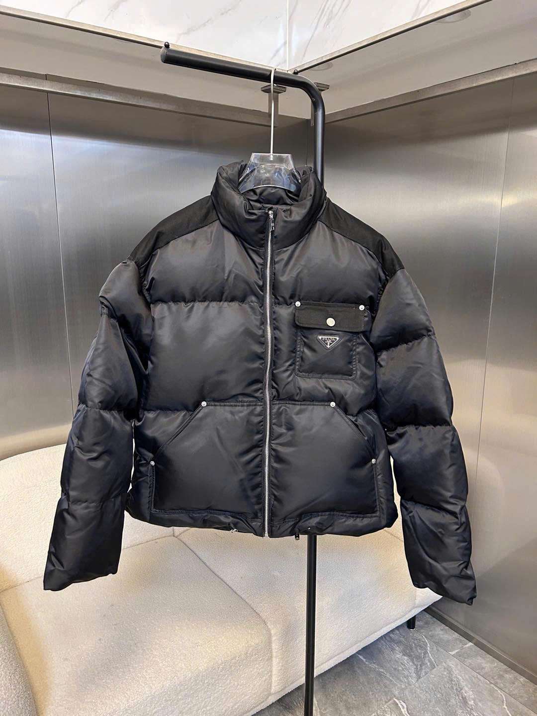 프라다 삼각 로고 남여공용 패딩